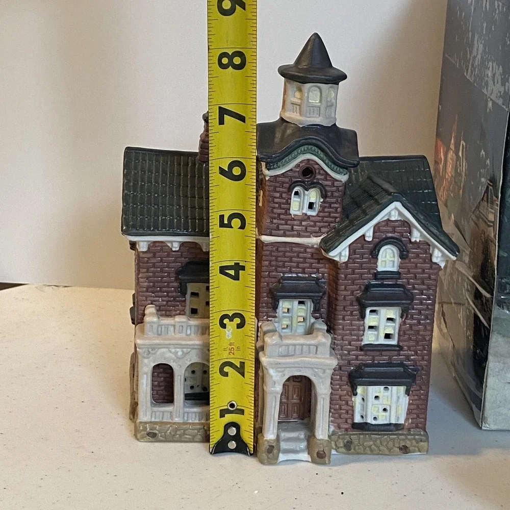 Dickens Keepsake Porcelain Red Brick House Light Up O'Well Novelty 1994‎ W/Cord